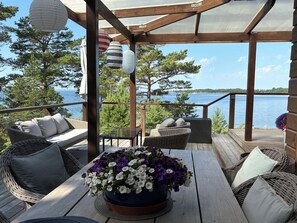 Outdoor dining - Luxury Seaside Hideaway – Sauna & Sunset Views (Eckerö)