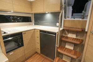 Private kitchen - Sun-Kissed Sailing Adventure in the Ionian Islands (Kontokali)