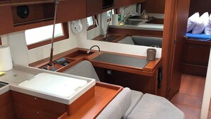 Private kitchen - Sun-Kissed Sailing Adventure in the Saronic Islands (Elliniko)
