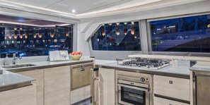 Private kitchen - Caribbean Dream: Sun-soaked Sailing Adventure from Tortola, Islas Vírgenes Británicas (Road Town)