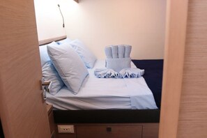 6 bedrooms, iron/ironing board