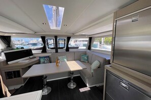Interior - Caribbean Dream: Sun-soaked Sailing Adventure from Tortola, Islas Vírgenes Británicas (Road Town)