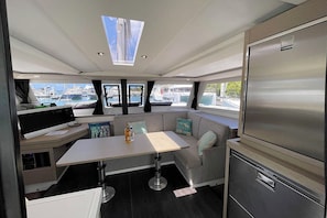 Interior - Caribbean Dream: Sun-soaked Sailing Adventure from Tortola, Islas Vírgenes Británicas (Road Town)