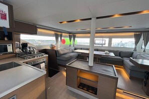 Private kitchen - Caribbean Dream: Sun-soaked Sailing Adventure from Tortola, Islas Vírgenes Británicas (Road Town)
