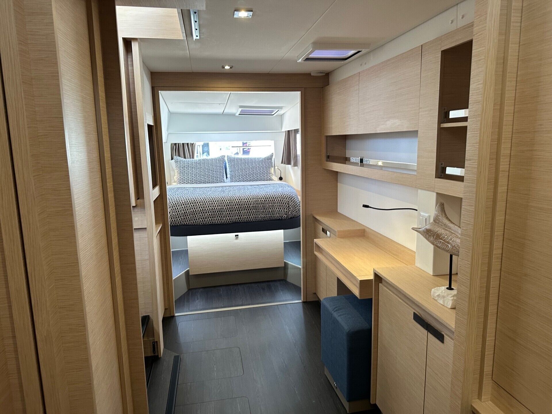 3 chambres, fer et planche à repasser