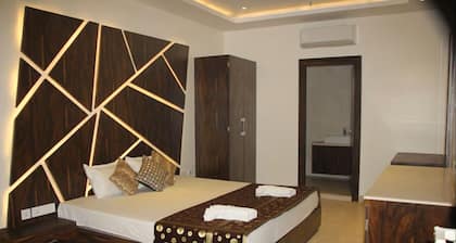 EENNRA GUEST HOUSE, Malda