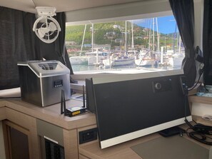 Interior - Caribbean Dream: Sun-soaked Sailing Adventure from Tortola, Islas Vírgenes Británicas (Road Town)