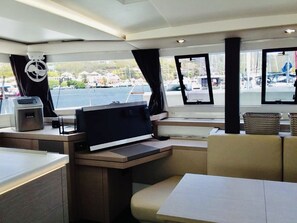 Business centre - Caribbean Dream: Sun-soaked Sailing Adventure from Tortola, Islas Vírgenes Británicas (Road Town)