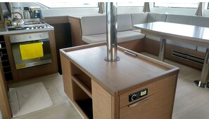 Private kitchen - Sun-Kissed Sailing Adventure in Isla de Mahe, Seychelles (Providence)