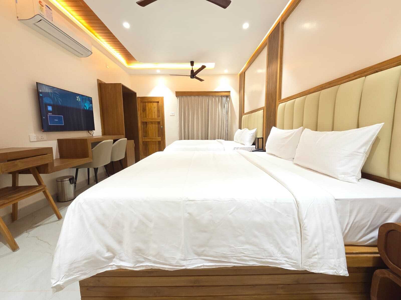 Family Suite | Desk, free WiFi, bed sheets