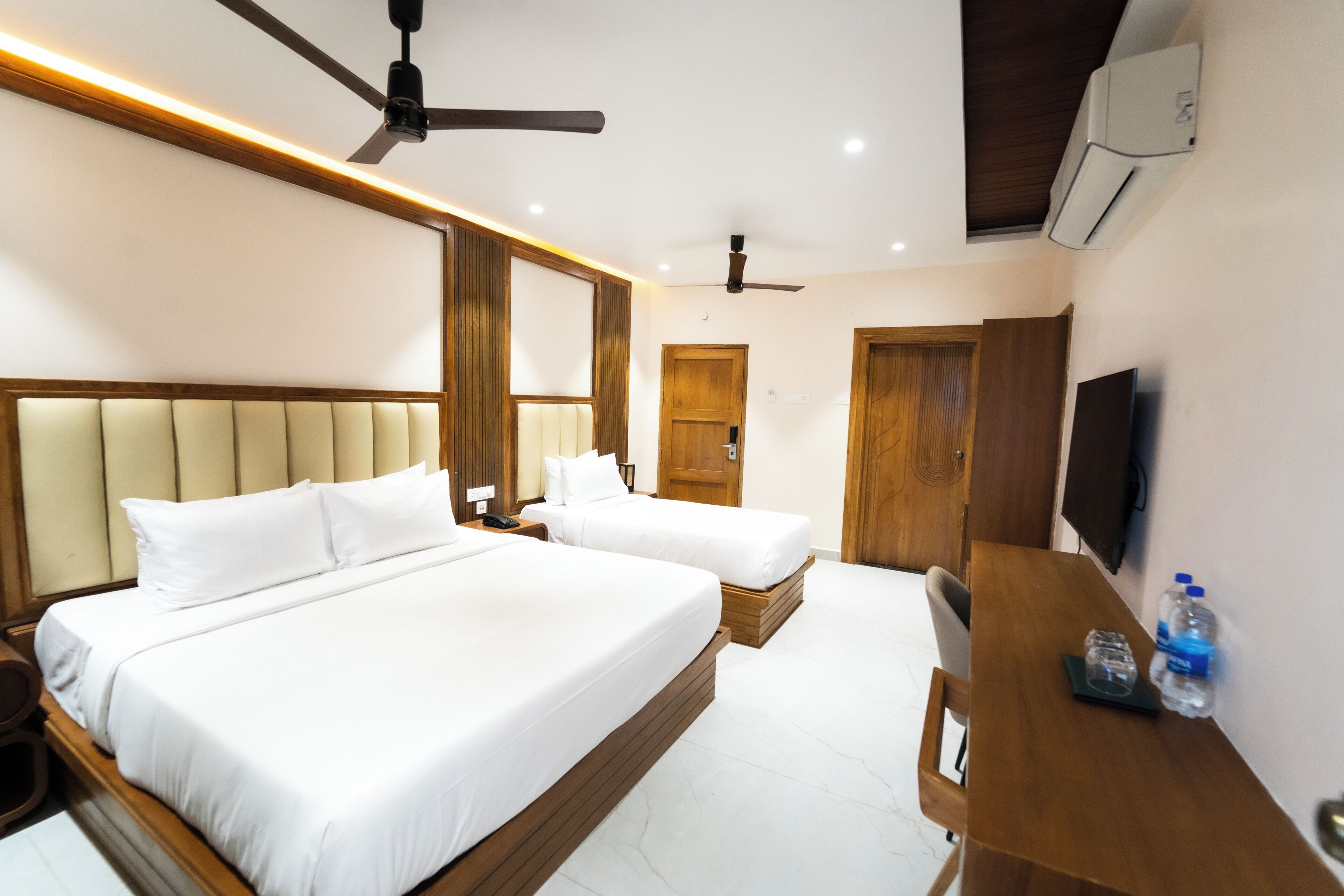 Family Suite | Desk, free WiFi, bed sheets, wheelchair access