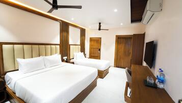 Family Suite | Desk, free WiFi, bed sheets, wheelchair access