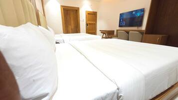 Family Suite | Desk, free WiFi