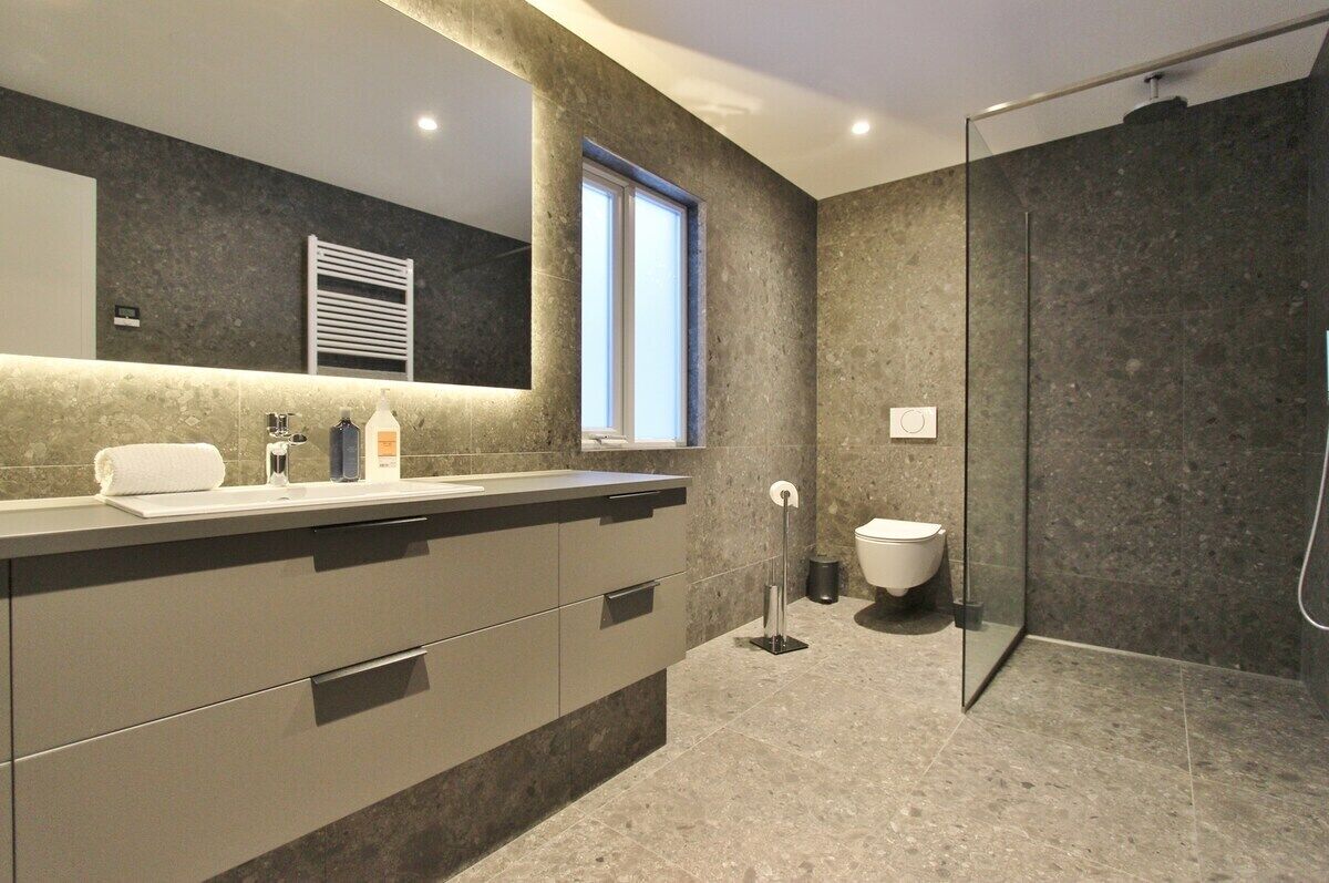 Cabin Cao cấp, 5 phòng ngủ, bồn tắm phù hợp cho người khuyết tật | Phòng tắm | Khăn tắm 