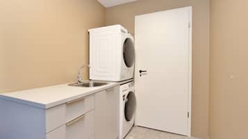 Kabin Mewah, 5 kamar tidur, bathtub difabel | Interior