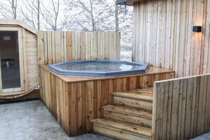 Luxury Cabin, 5 Bedrooms, Accessible Bathtub | Spa