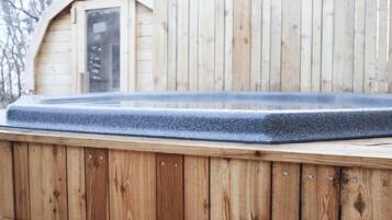 Luxury Cabin, 5 Bedrooms, Accessible Bathtub | Outdoor spa tub