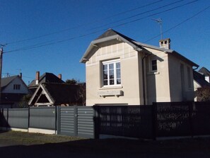 Exterior - Vrbo Property (Jullouville)