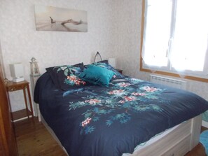 Room - Vrbo Property (Jullouville)