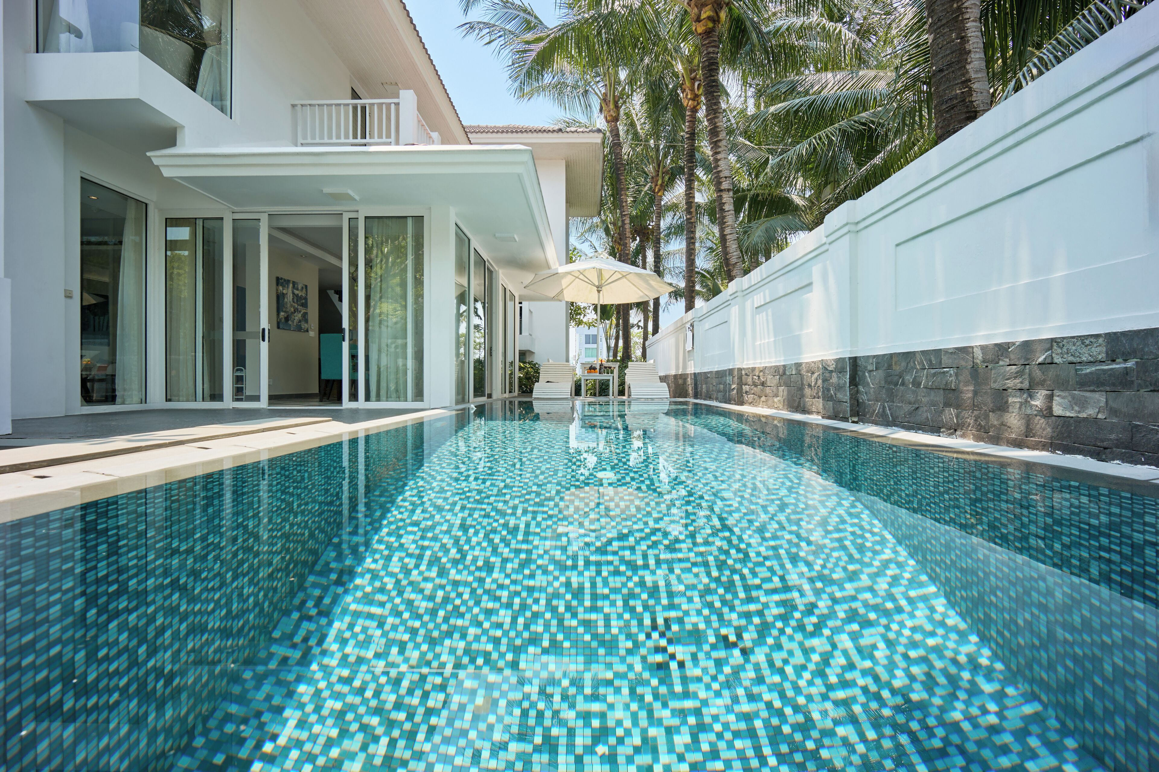 Villa Deluxe, balcón, vistas al jardín | Piscina