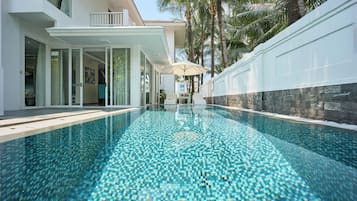 Villa Deluxe, balcón, vistas al jardín | Piscina