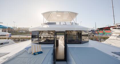 Caribbean Dream: Sun-soaked Sailing Adventure from Bahamas to Islas Abaco