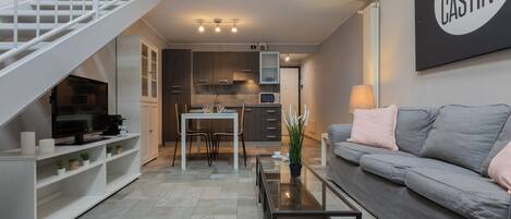 Apartment | Living area | 30-cm TV with digital channels