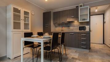 Apartment | Dapur peribadi | Pembancuh kopi espreso, cerek elektrik