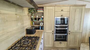 Dishwasher, cookware/dishes/utensils