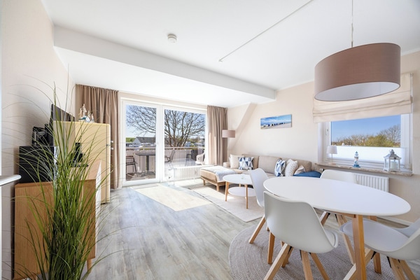 Große Tiefe Ferienwohnung Sofie - Wohnzimmer