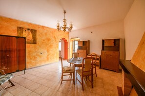 Dining - Phoebe House - Capestrano (Capestrano)