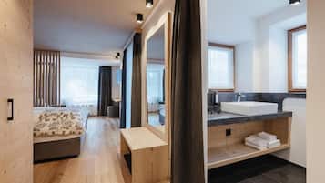 Chambre Supérieure Double ou avec lits jumeaux, balcon, vue montagne