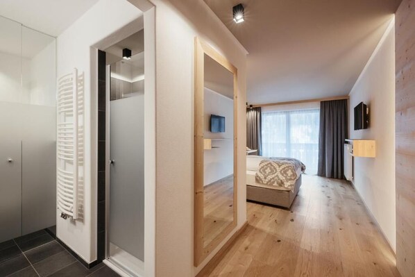 Superior Double or Twin Room, Balcony, Mountain View - Berghotel Sanvi (San Martino in Badia)