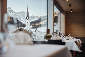Restaurant - Berghotel Sanvi (San Martino in Badia)
