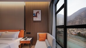 ห้องดีลักซ์, เตียงคิงไซส์ 1 เตียง, วิวแม่น้ำ | เครื่องนอนระดับพรีเมียม, ผ้านวมขนเป็ด, มินิบาร์ฟรี, เตารีด/โต๊ะรีดผ้า