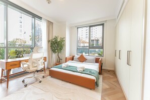 Departamento exclusivo, para no fumadores, vista al jardín | Caja de seguridad en la habitación y decoración personalizada 