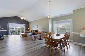 In-room dining - Magnolia North 305 (Myrtle Beach)