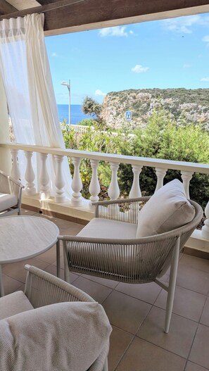 Property grounds - Menorcan house with private pool, sea views, 10 minutes from the beach. (Cala en Porter)