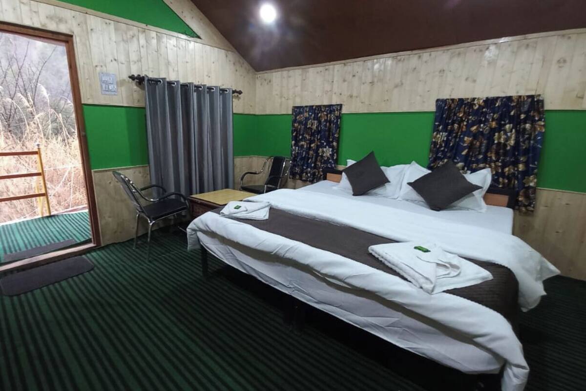 Swiss Cottage Hut Room