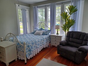 Room - 1925 "Haunted" Fredrichsen Manor (Port Arthur)