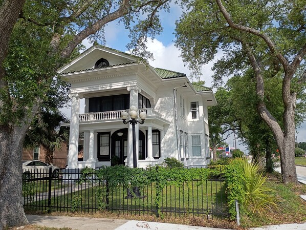 Exterior - 1925 "Haunted" Fredrichsen Manor (Port Arthur)