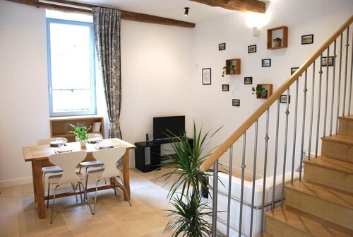 Charming 2-bedroom house with private parking