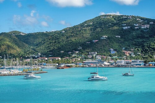 Caribbean Dream: Sun-soaked Sailing Adventure from Tortola, Islas Vírgenes Británicas
