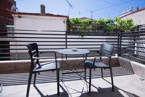 Outdoor dining - MOHO Residences Downtown-Republika Boulevard A101 (Korçë)