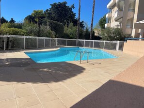 Outdoor pool - Apt 4 pers. - swimming pool - 750 m. from the beach Private parking (Fréjus)