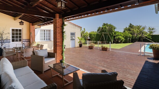 Outdoor dining - Casa Canto: Villa with Private Heated Pool, Wi-Fi, and Air Conditioning (Estela)