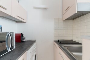 Fridge, microwave, toaster - Elegant flat of 60m2, perfect for 4 people, located on the first floor with lift.The accommodation is in Missori, in the heart of Milan’s historic center, a few steps from the Duomo, near Velasca Tower and Palazzo del Novecento.Well-connected area (M3  (Milan)
