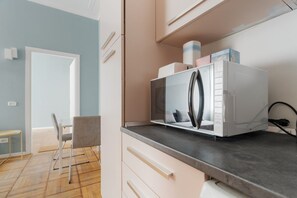 Interior - Elegant flat of 60m2, perfect for 4 people, located on the first floor with lift.The accommodation is in Missori, in the heart of Milan’s historic center, a few steps from the Duomo, near Velasca Tower and Palazzo del Novecento.Well-connected area (M3  (Milan)
