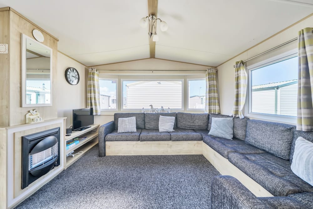 Sleeps 8 - Communal Spa Access - Parking - Gwaenysgor