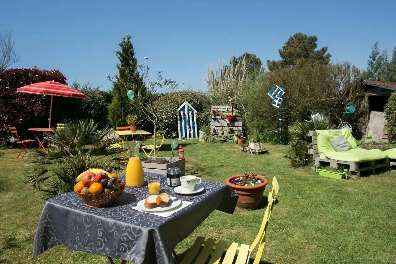 Standard Double Room | Outdoor dining